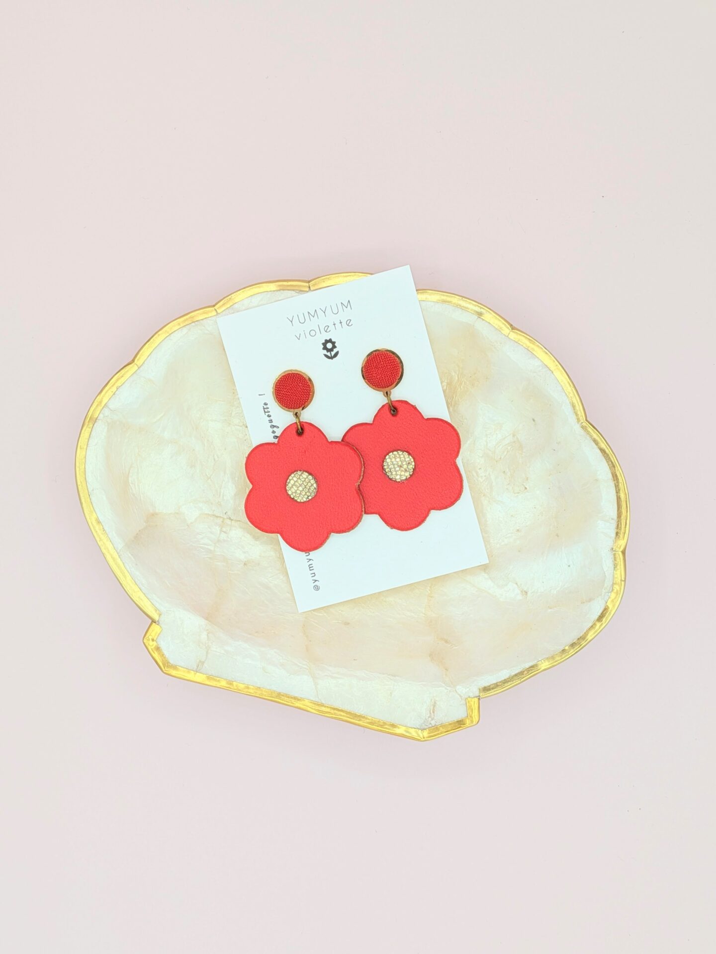 Boucles d’oreilles MARGUERITE en cuir et tissus – Image 2