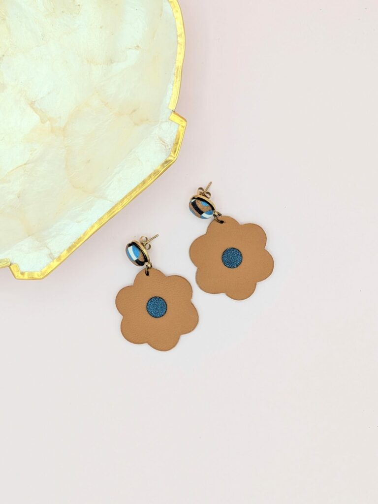 Boucles d’oreilles MARGUERITE en cuir et tissus
