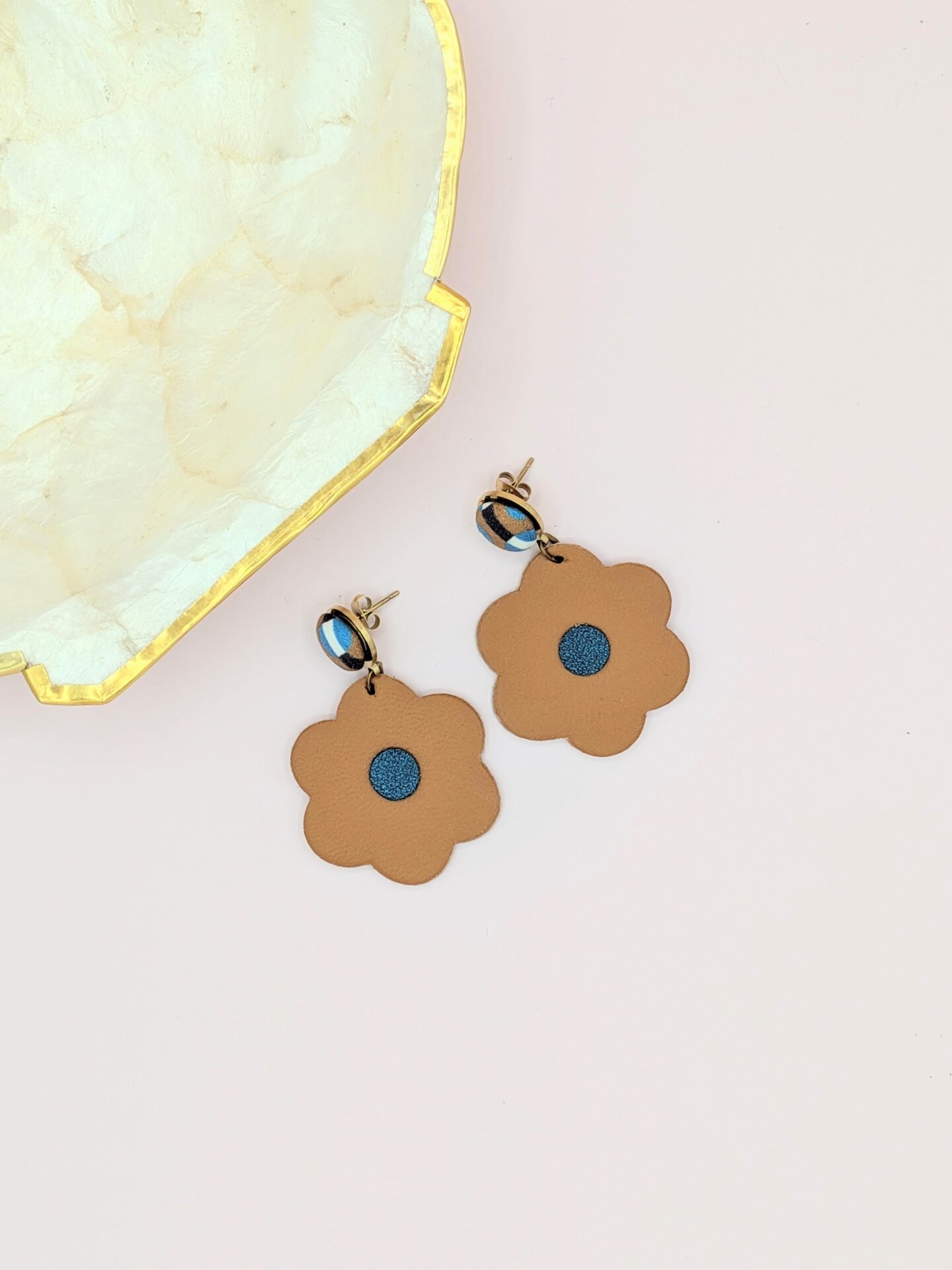 Boucles d’oreilles MARGUERITE en cuir et tissus