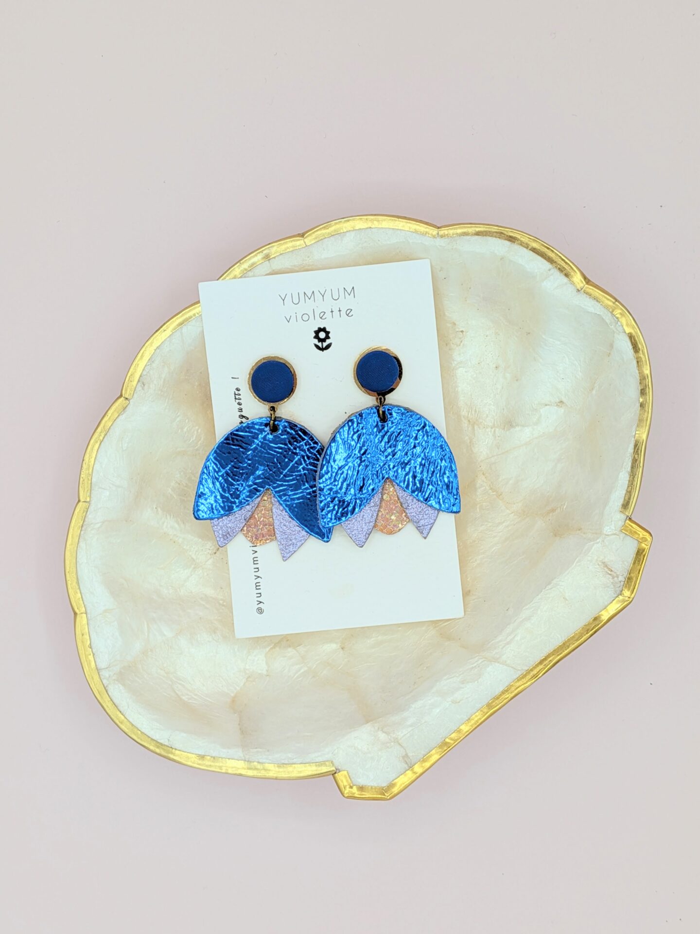 Boucles d’oreilles TULIPE en cuir et tissus – Image 2